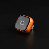 Adaptador SwiftLink SE Max de Auvra Tech en detalle, con cuerpo naranja, anillo LED y conector USB-A
